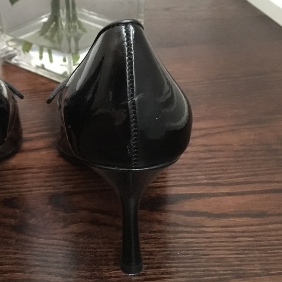 Tahari Peep Toe Fancy Pumps - Open Toe Black Pumps - Picture 4 of 7